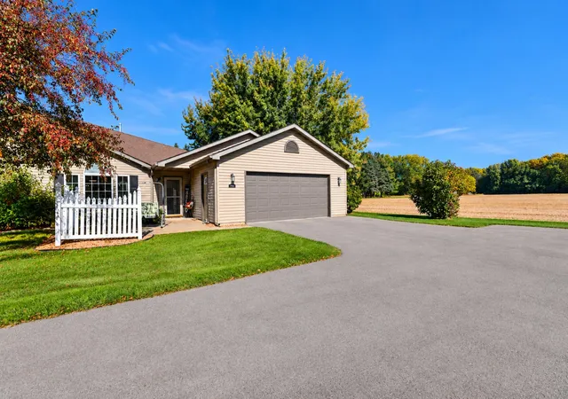 Photo 2 of Sale Pending at 1705 Carriage Homes Dr Sw #D, Austin, MN 55912 | MLS# 7160947 | Listing updated on 2026-10-20