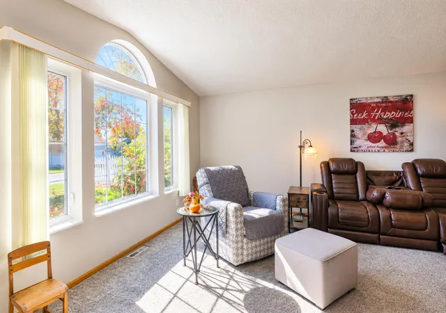 Photo 4 of Sale Pending at 1705 Carriage Homes Dr SW #D, Austin, MN 55912 | MLS# 7160947 | Listing updated on 2026-10-20