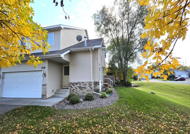 Photo 2 of Single family home for sale at 129 Appleblossom Ln, Shakopee, MN 55379 | MLS# 7160964 | Listing updated on 2026-10-16