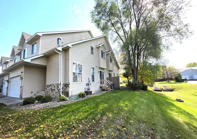 Photo 3 of Single family home for sale at 129 Appleblossom Ln, Shakopee, MN 55379 | MLS# 7160964 | Listing updated on 2026-10-16
