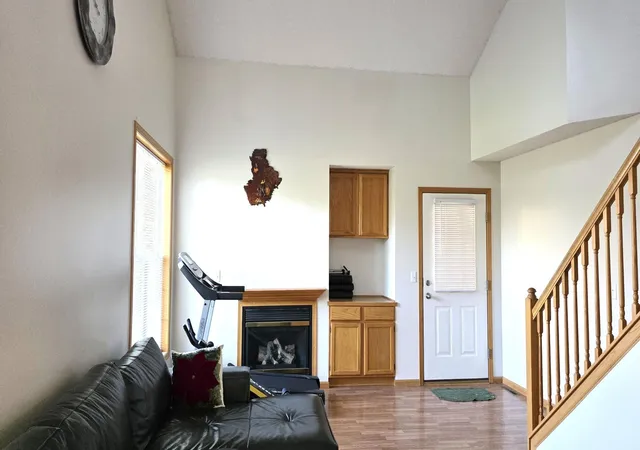 Photo 3 of Single family home for sale at 129 Appleblossom Ln, Shakopee, MN 55379 | MLS# 7160964 | Listing updated on 2026-10-16