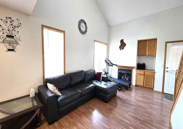 Photo 4 of Single family home for sale at 129 Appleblossom Ln, Shakopee, MN 55379 | MLS# 7160964 | Listing updated on 2026-10-16