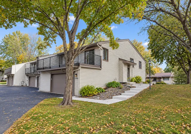Photo 2 of Single family home for sale at 1382 Arden View Dr, Saint Paul, MN 55112 | MLS# 7160997 | Listing updated on 2026-10-20