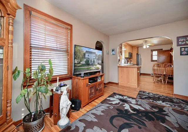 Photo 2 of Single family home for sale at 557 W Sanborn St, Winona, MN 55987 | MLS# 7161005 | Listing updated on 2026-10-24
