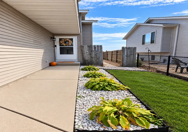 Photo 2 of Single family home for sale at 577 Kendall Dr, Hastings, MN 55033 | MLS# 7161008 | Listing updated on 2026-10-16