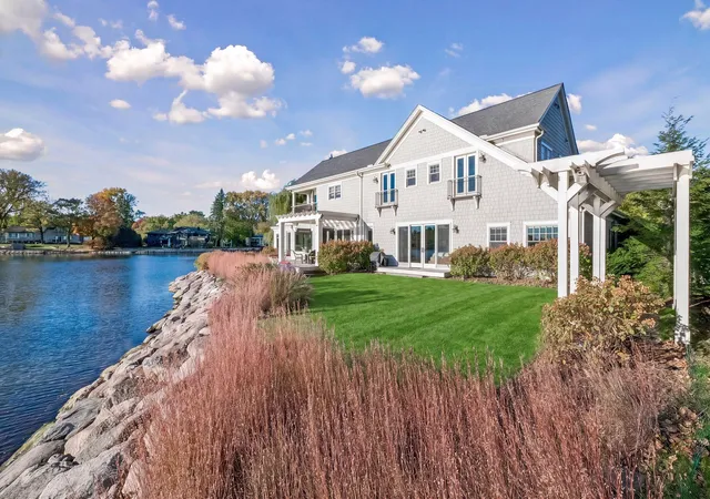 Photo 1 of Single family home for sale at 1105 Ferndale Rd W, Wayzata, MN 55391 | MLS# 7161010 | Listing updated on 2026-10-26