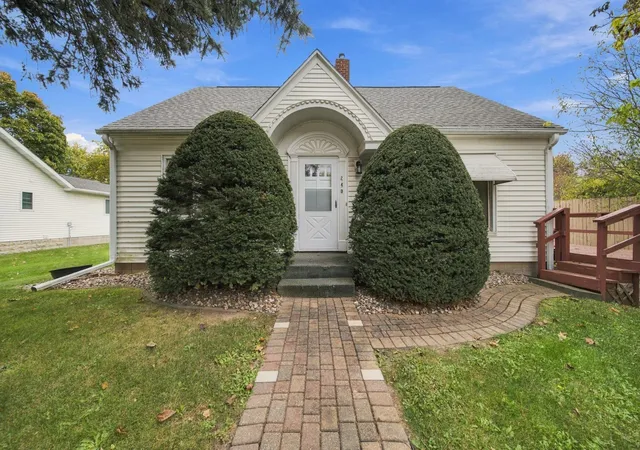 Photo 3 of Single family home for sale at 240 Main Ave S, Harmony, MN 55939 | MLS# 7161020 | Listing updated on 2026-10-23