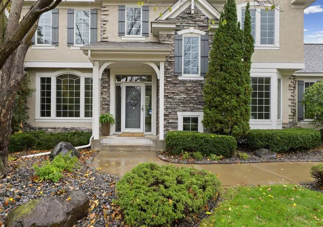 Photo 2 of Single family home for sale at 3749 Fairway Dr, Saint Paul, MN 55125 | MLS# 7161022 | Listing updated on 2026-10-20