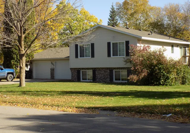 Photo 2 of Multi family home for sale at 301 23rd Street Se, Willmar, MN 56201 | MLS# 7161028 | Listing updated on 2026-10-21