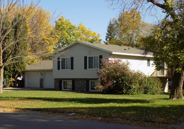 Photo 3 of Multi family home for sale at 301 23rd Street Se, Willmar, MN 56201 | MLS# 7161028 | Listing updated on 2026-10-21