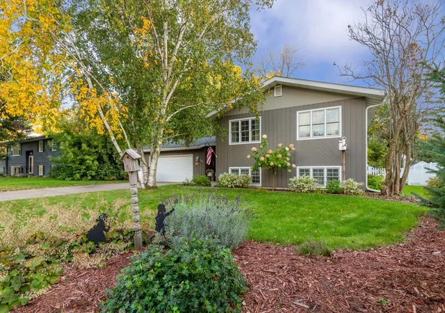 Photo 1 of Single family home for sale at 836 Woodley St E, Northfield, MN 55057 | MLS# 7161036 | Listing updated on 2026-10-17