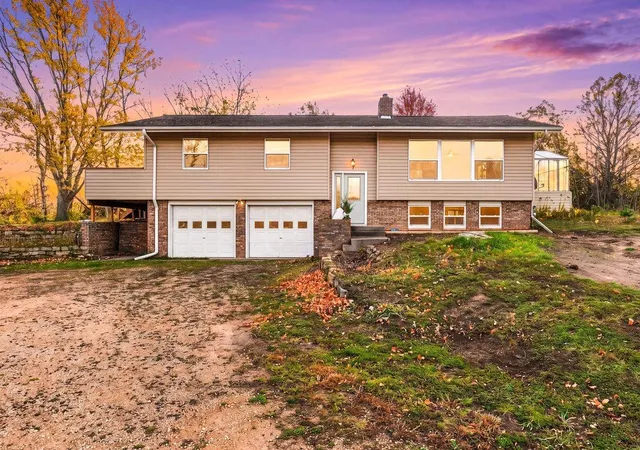 Photo 1 of Single family home for sale at 427 N Glover Rd, Hudson, WI 54016 | MLS# 7161041 | Listing updated on 2026-10-20