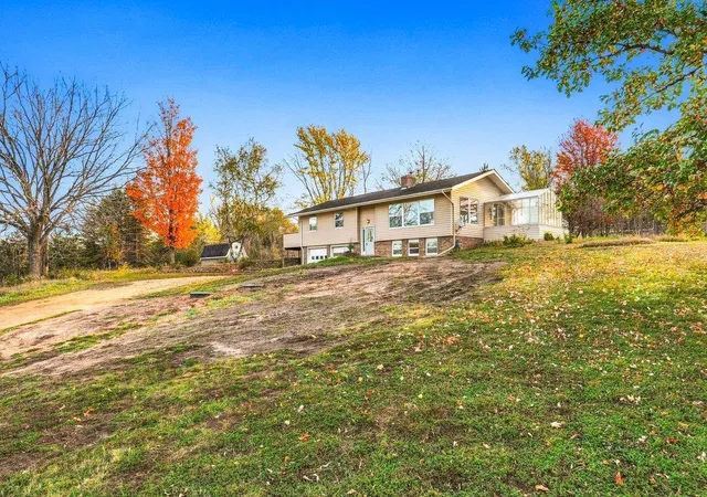 Photo 2 of Single family home for sale at 427 N Glover Rd, Hudson, WI 54016 | MLS# 7161041 | Listing updated on 2026-10-20