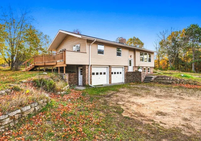 Photo 3 of Single family home for sale at 427 N Glover Rd, Hudson, WI 54016 | MLS# 7161041 | Listing updated on 2026-10-20