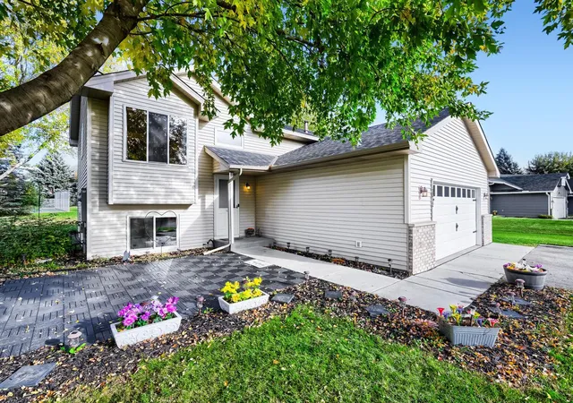 Photo 3 of Single family home for sale at 2012 Spruce Ct, Rockford, MN 55373 | MLS# 7161056 | Listing updated on 2026-10-21