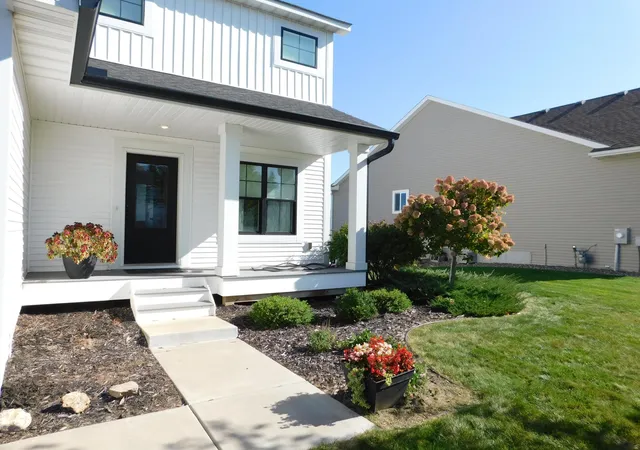 Photo 2 of Single family home for sale at 3233 Lilac Ave N, Lake Elmo, MN 55042 | MLS# 7161058 | Listing updated on 2026-10-17