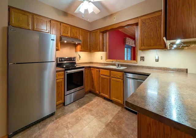 Photo 1 of Single family home for sale at 1613 Canary Dr, Albert Lea, MN 56007 | MLS# 7161059 | Listing updated on 2026-10-17