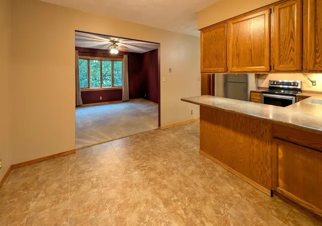 Photo 3 of Single family home for sale at 1613 Canary Dr, Albert Lea, MN 56007 | MLS# 7161059 | Listing updated on 2026-10-17
