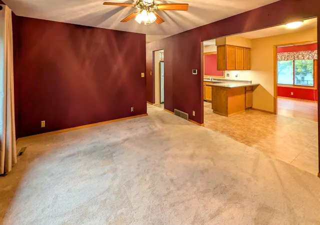 Photo 4 of Single family home for sale at 1613 Canary Dr, Albert Lea, MN 56007 | MLS# 7161059 | Listing updated on 2026-10-17