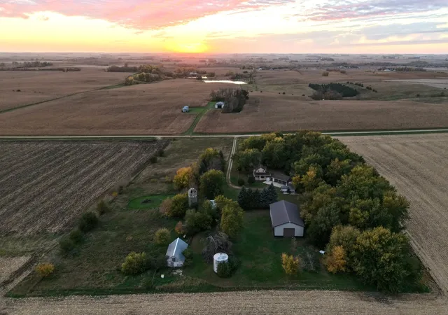 Photo 2 of Single family home for sale at 91224 510th Avenue, Windom, MN 56101 | MLS# 7161062 | Listing updated on 2026-10-23