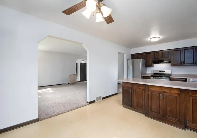 Photo 4 of Single family home for sale at 2208 Marwood Dr, Mankato, MN 56001 | MLS# 7161063 | Listing updated on 2026-10-23