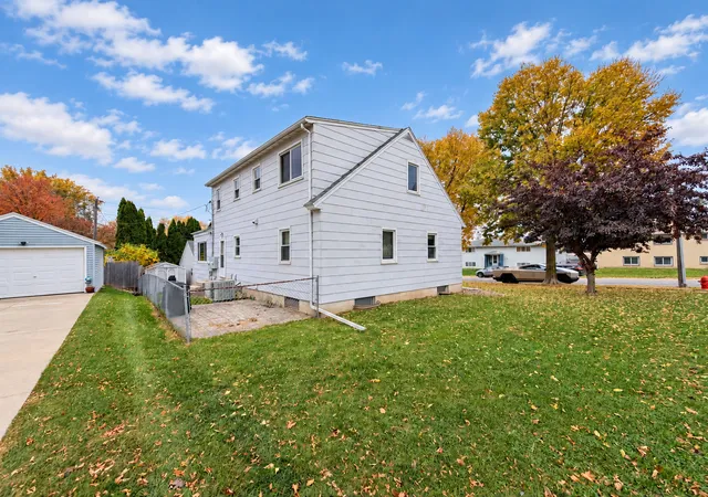 Photo 3 of Multi family home for sale at 2311 18 1/2 Ave Nw, Rochester, MN 55901 | MLS# 7161068 | Listing updated on 2026-10-21