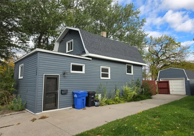 Photo 2 of Single family home for sale at 1306 18th Street S, Fargo, ND 58103 | MLS# 7161076 | Listing updated on 2026-10-17