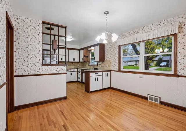 Photo 4 of Single family home for sale at 5728 Zenith Ave S, Edina, MN 55410 | MLS# 7161077 | Listing updated on 2026-10-28