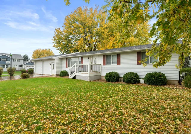 Photo 2 of Single family home for sale at 402 4th Street Ne, Hayfield, MN 55940 | MLS# 7161090 | Listing updated on 2026-10-17