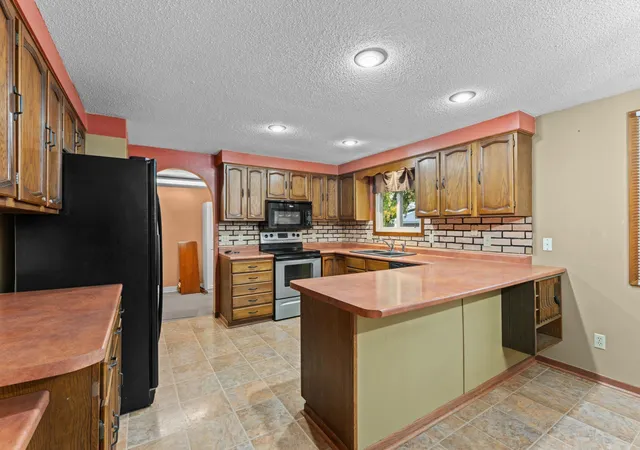 Photo 3 of Single family home for sale at 402 4th Street Ne, Hayfield, MN 55940 | MLS# 7161090 | Listing updated on 2026-10-17