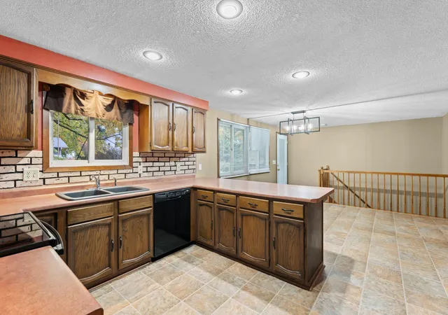 Photo 3 of Single family home for sale at 402 4th Street NE, Hayfield, MN 55940 | MLS# 7161090 | Listing updated on 2026-10-17