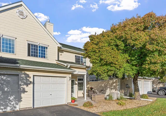 Photo 3 of Single family home for sale at 552 Aqua Cir, Circle Pines, MN 55014 | MLS# 7161096 | Listing updated on 2026-10-23