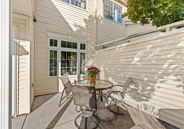 Photo 4 of Single family home for sale at 552 Aqua Cir, Circle Pines, MN 55014 | MLS# 7161096 | Listing updated on 2026-10-23