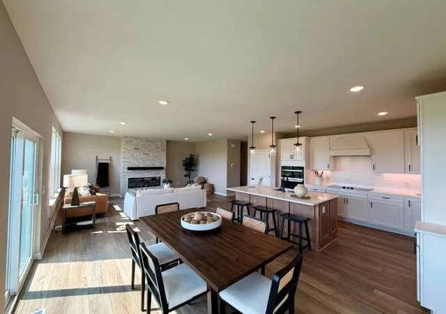 Photo 2 of Single family home for sale at 4633 Is Park Dr, Saint Paul, MN 55129 | MLS# 7161104 | Listing updated on 2026-10-22