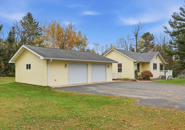 Photo 2 of Single family home for sale at 2072 Nightengale St, Mora, MN 55051 | MLS# 7161105 | Listing updated on 2026-10-22