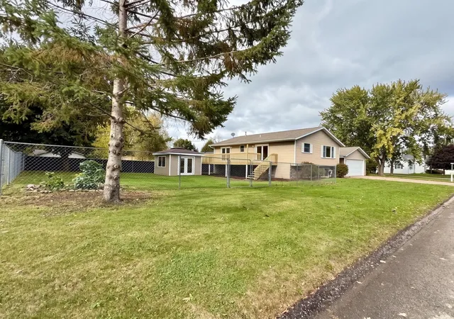 Single family home for sale at 906 Pierce Ave, Wabasha, MN 55981 | MLS# 7161115 | Listing updated on 2026-10-16