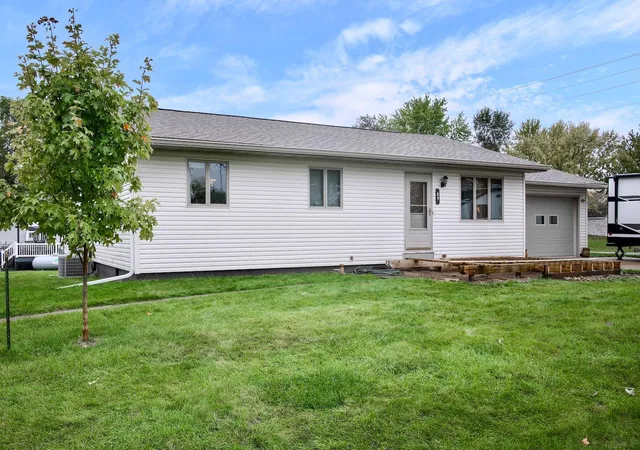 Photo 1 of Single family home for sale at 89 W 13th Street, Cochrane, WI 54622 | MLS# 7161127 | Listing updated on 2026-10-20