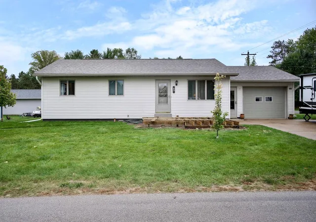 Photo 2 of Single family home for sale at 89 W 13th Street, Cochrane, WI 54622 | MLS# 7161127 | Listing updated on 2026-10-20