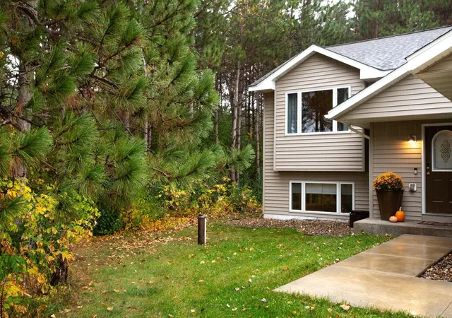 Photo 2 of Single family home for sale at 1225 County Rd E, New Richmond, WI 54017 | MLS# 7161141 | Listing updated on 2026-10-21