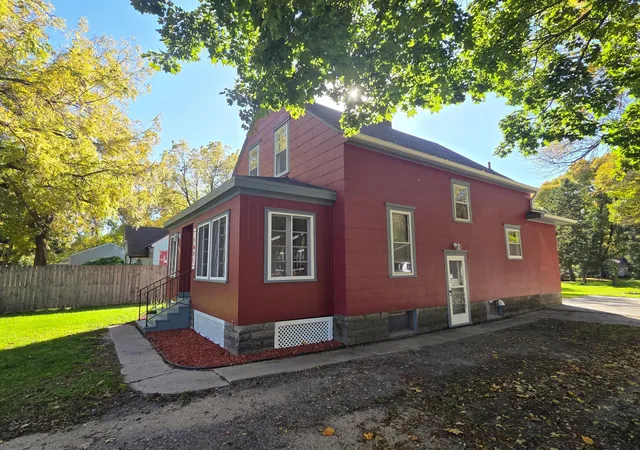 Photo 2 of Single family home for sale at 1408 6th Street Sw, Willmar, MN 56201 | MLS# 7161144 | Listing updated on 2026-10-19