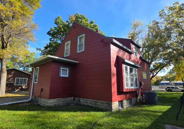 Photo 3 of Single family home for sale at 1408 6th Street Sw, Willmar, MN 56201 | MLS# 7161144 | Listing updated on 2026-10-19