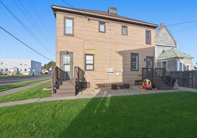 Photo 3 of House for sale at 1530-1532 Banks Ave, Superior, WI 54880 | MLS# 7161155 | Listing updated on 2026-10-20