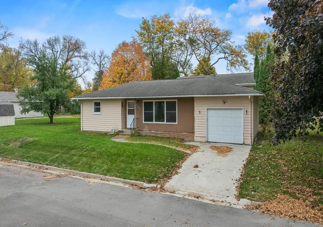 Photo 1 of Single family home for sale at 122 W George St, Ivanhoe, MN 56142 | MLS# 7161167 | Listing updated on 2026-10-22