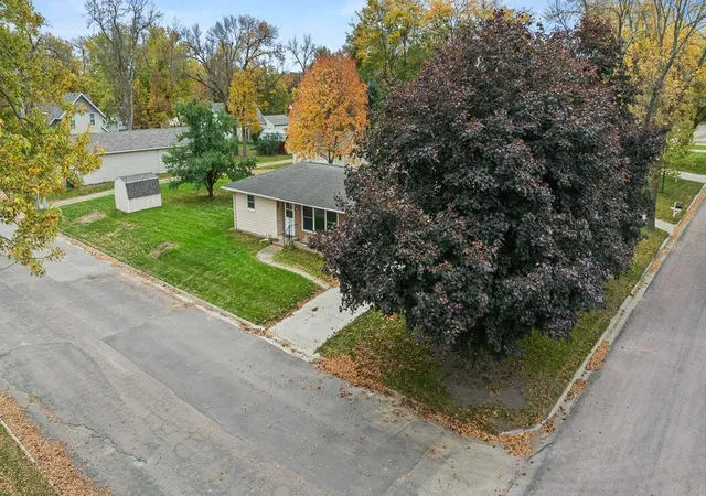 Photo 3 of Single family home for sale at 122 W George St, Ivanhoe, MN 56142 | MLS# 7161167 | Listing updated on 2026-10-22