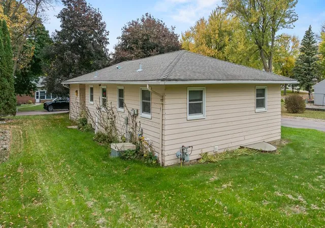 Photo 3 of Single family home for sale at 122 W George St, Ivanhoe, MN 56142 | MLS# 7161167 | Listing updated on 2026-10-22