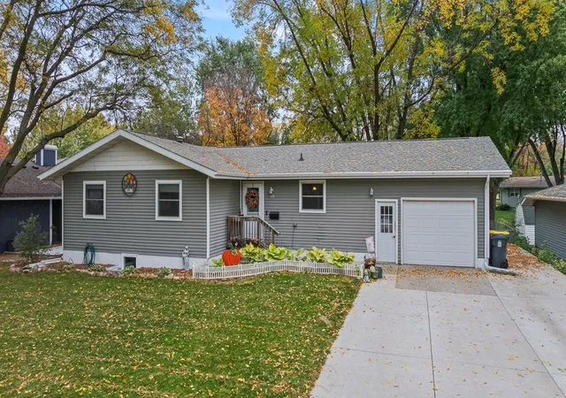 Photo 1 of Single family home for sale at 303 E Lyon St, Marshall, MN 56258 | MLS# 7161172 | Listing updated on 2026-10-21
