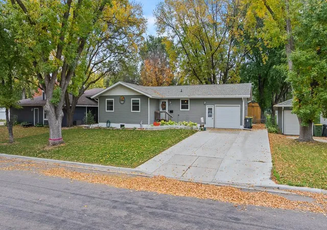 Photo 2 of Single family home for sale at 303 E Lyon St, Marshall, MN 56258 | MLS# 7161172 | Listing updated on 2026-10-21