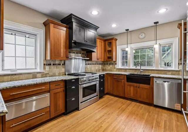 Photo 3 of Single family home for sale at 978 17th Avenue Se, Minneapolis, MN 55414 | MLS# 7161179 | Listing updated on 2026-10-18