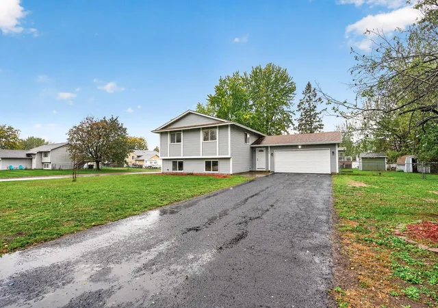 Photo 2 of Single family home for sale at 1655 Lincoln Ave, Saint Paul Park, MN 55071 | MLS# 7161226 | Listing updated on 2026-10-26