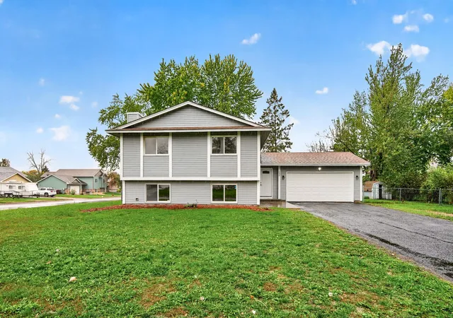 Photo 3 of Single family home for sale at 1655 Lincoln Ave, Saint Paul Park, MN 55071 | MLS# 7161226 | Listing updated on 2026-10-26